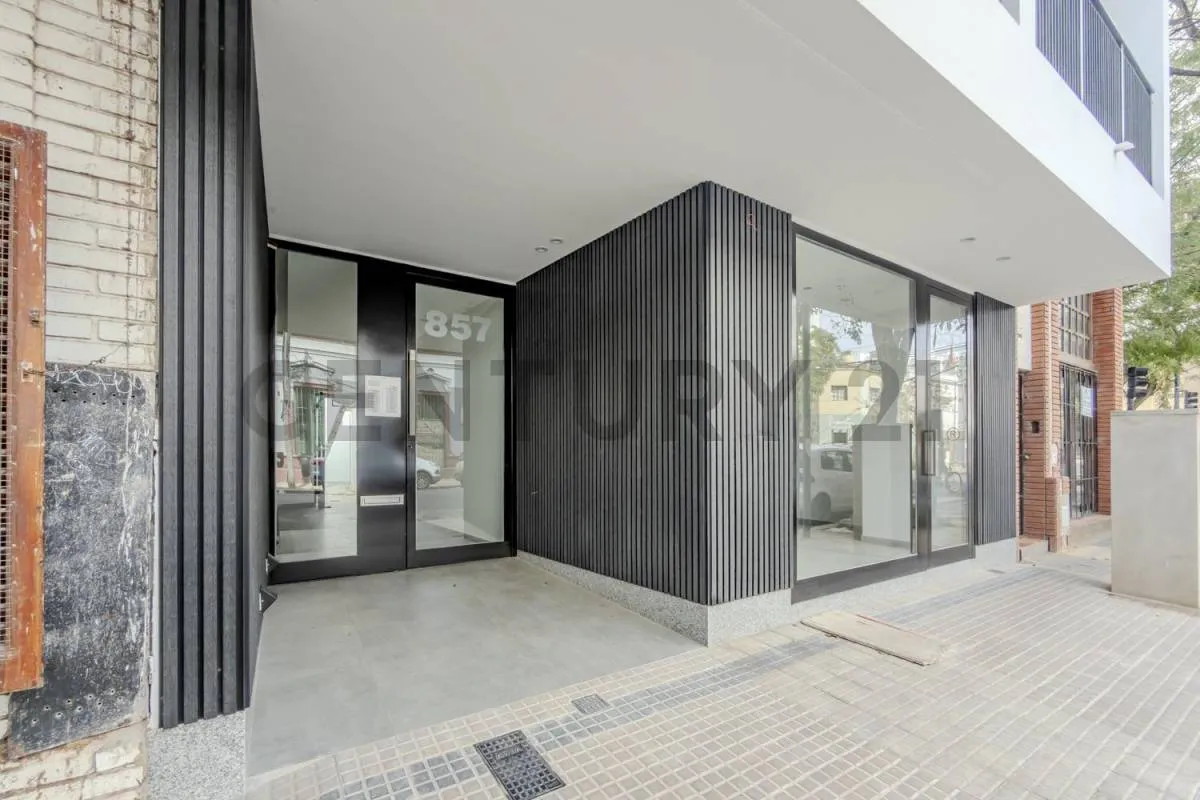 Monoambiente En Alquiler Zona Tribunales - 4to Piso Al Frente - Balcón