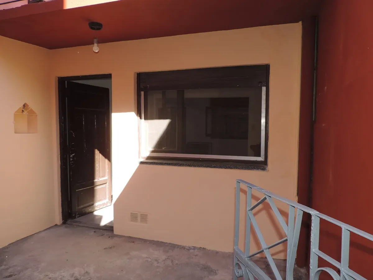 Wilde, P.h. En Alquiler, 3 Ambientes, 2 Dormitorios, Cocina, Baño, Lavadero, 2 Patios, Lavadero