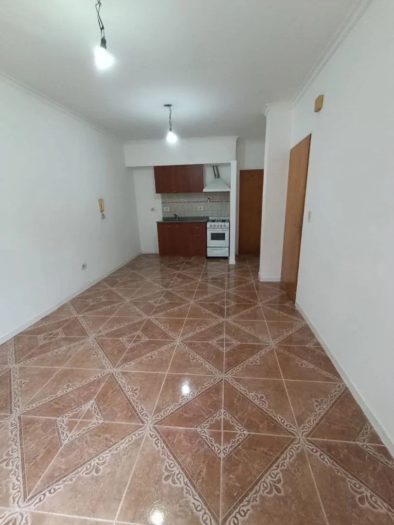Estúdio térreo com pátio