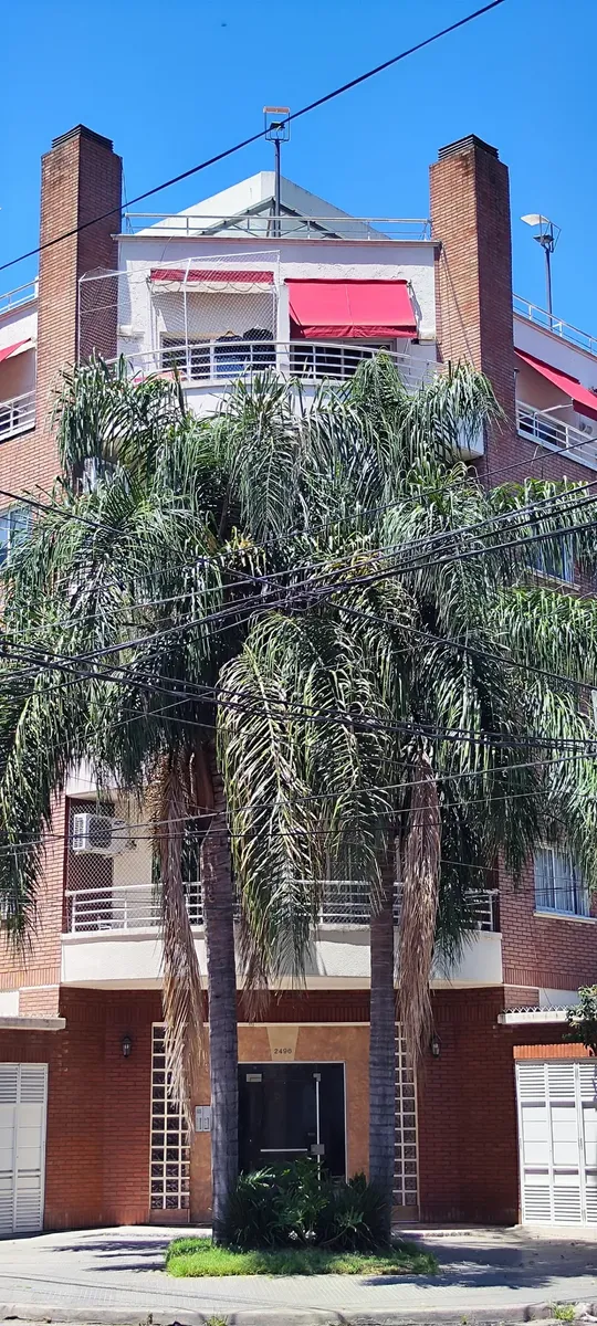 2 dormitorios, balcón y cochera