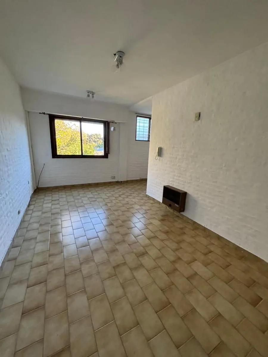 1BR apartment no condo fees