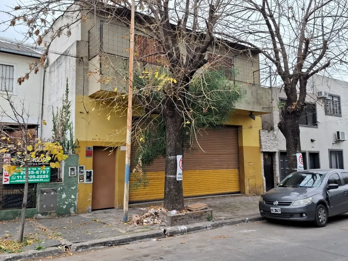 Dpto. 2 Amb., Por Pasillo, Con Patio *** Sin Expensas ***