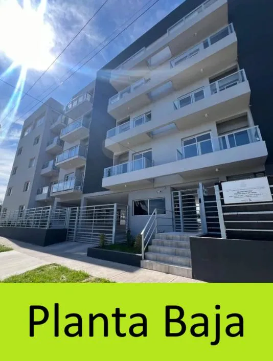 En Alquiler | Departamento En Planta Baja - 2 Ambientes Con Parque Privado - Edificio Esquina Pagano
