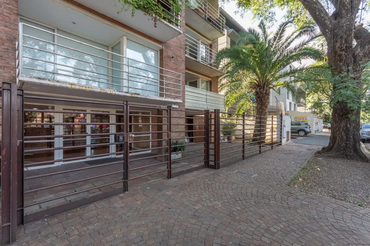 Departamento Triplex, Frente Al Club Casi, Con 2 Terrazas Propias, Parrilla Y 2 Cocheras. San Isidro