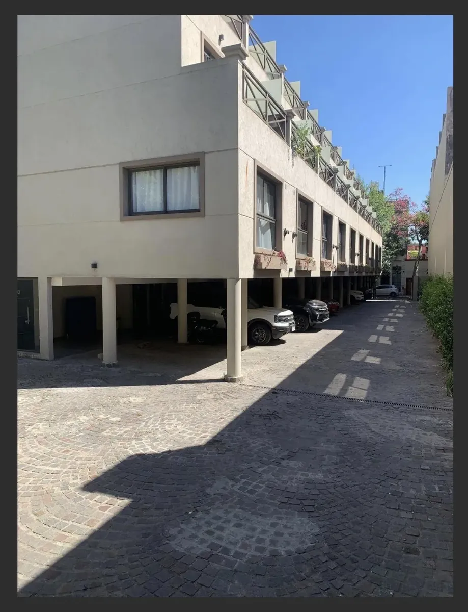 Triplex com vaga e escritório