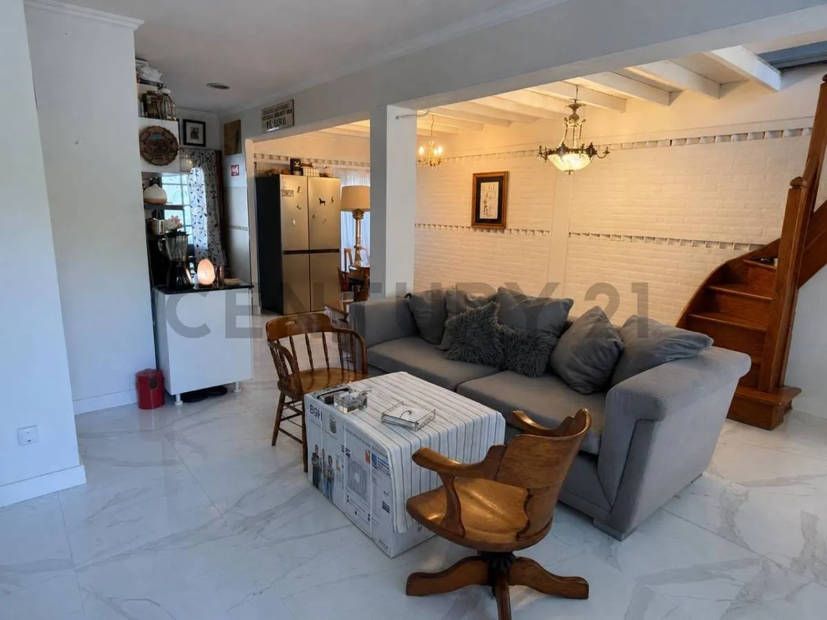 Casa 4 ambientes, jardín