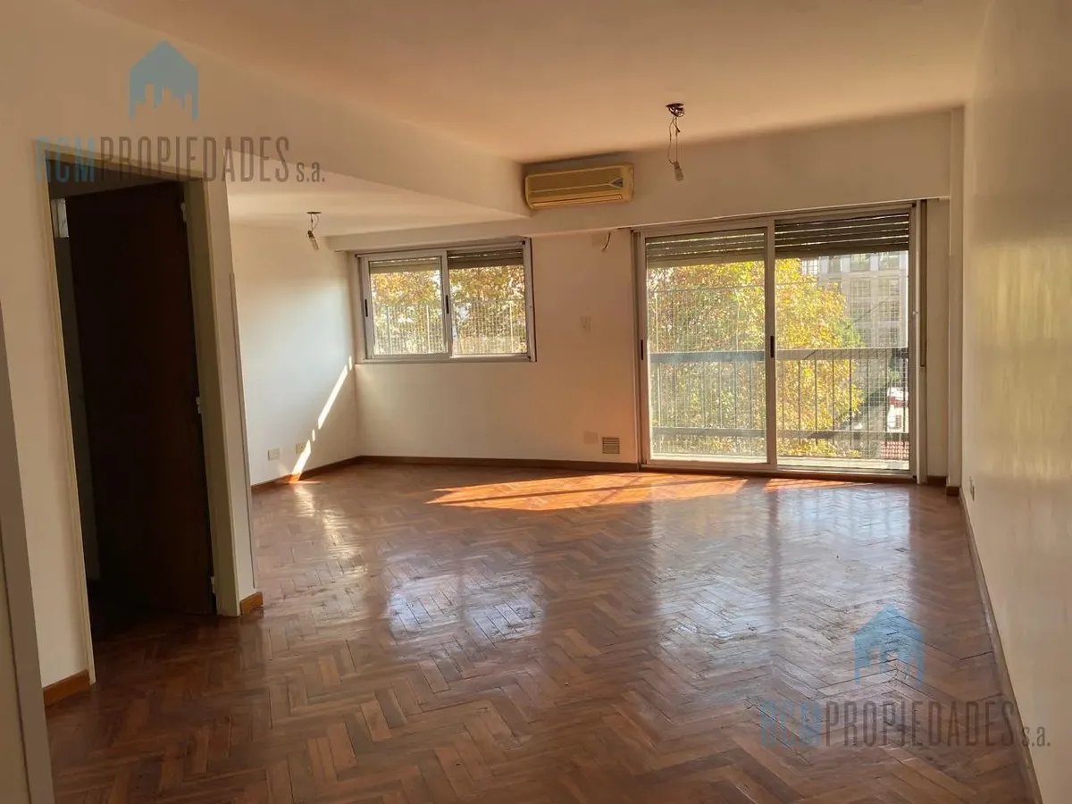 Departamento De 3 Ambientes Con Dependencia