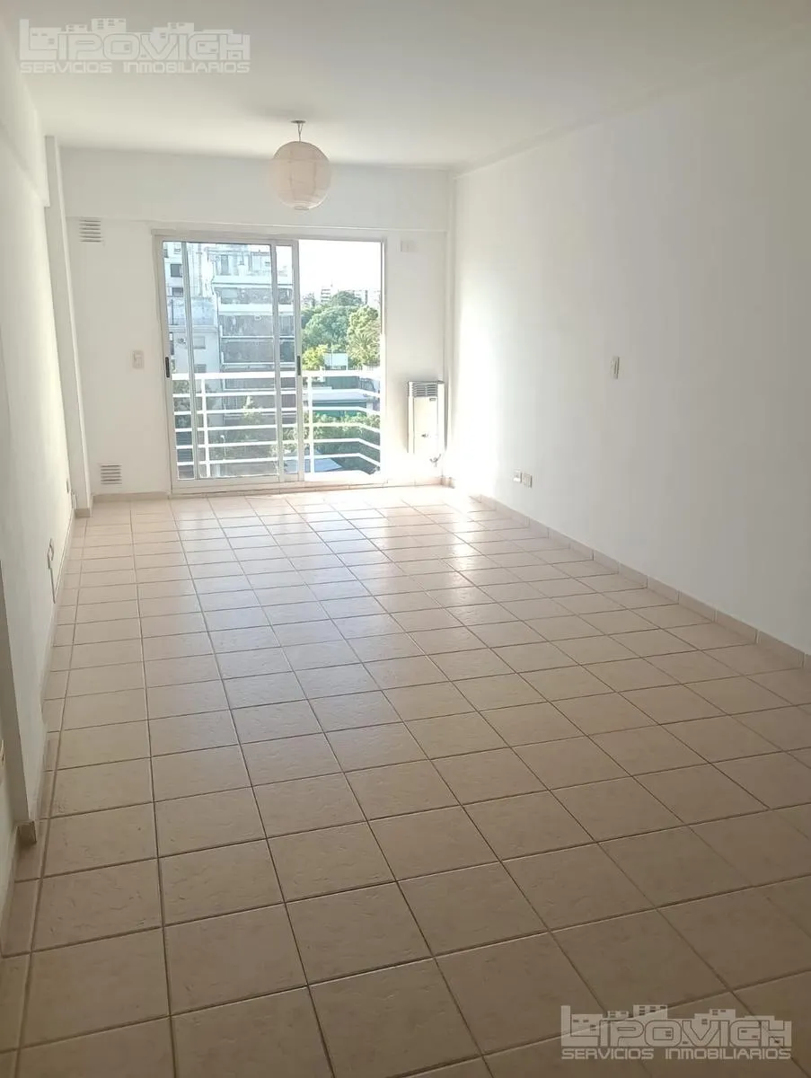 Monoambiente En Alquiler. Contrafrente Con Balcón. Amenities. Pileta. Lavalleja Al 100. Villa Crespo