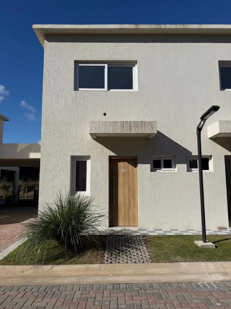 Casa 3 Amb A Estrenar Jardin Cochera Parrilla Terraza Pilar