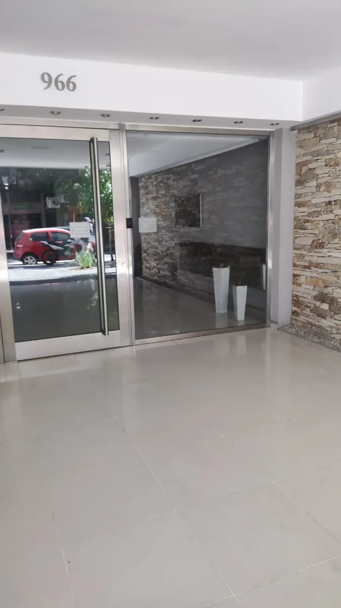 Nuevo Ingreso Alquilo Dos Ambientes, Con Balcon, Al Frente. Castelar Norte