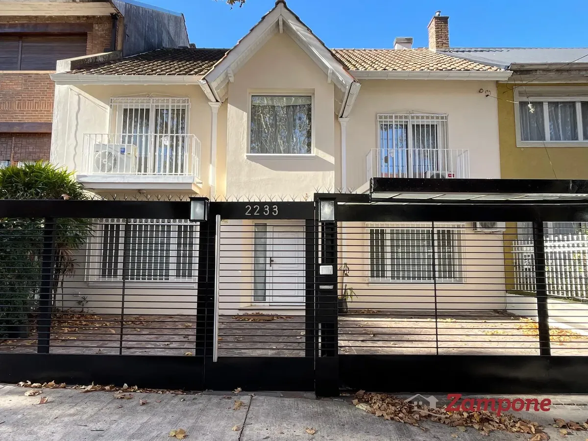Casa 3 dormitorios con jardín y pileta