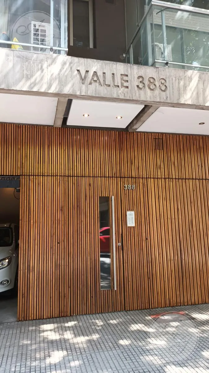 Semi Piso - Gran Ambiente Y Medio C/ Balcon Y Baulera - Valle Y Beauchef - Imperdible Exc. Estado