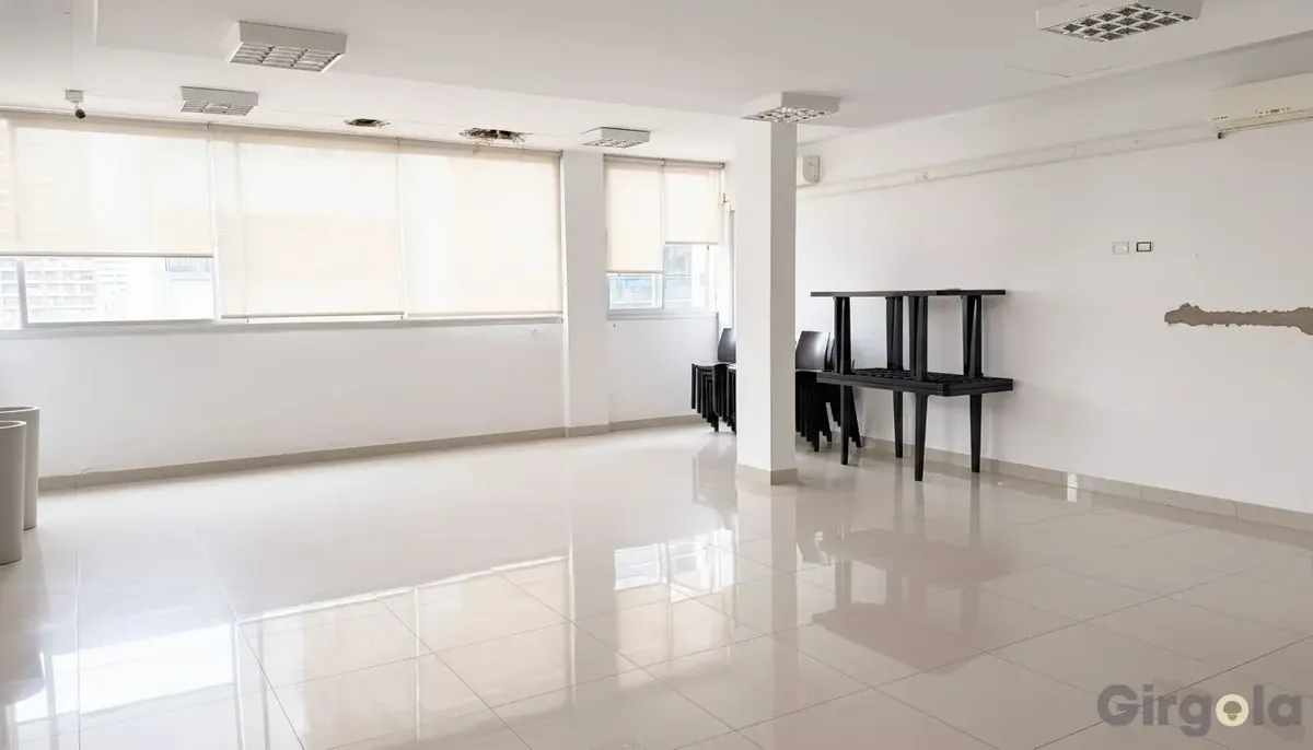 2nd-floor studio with balcony