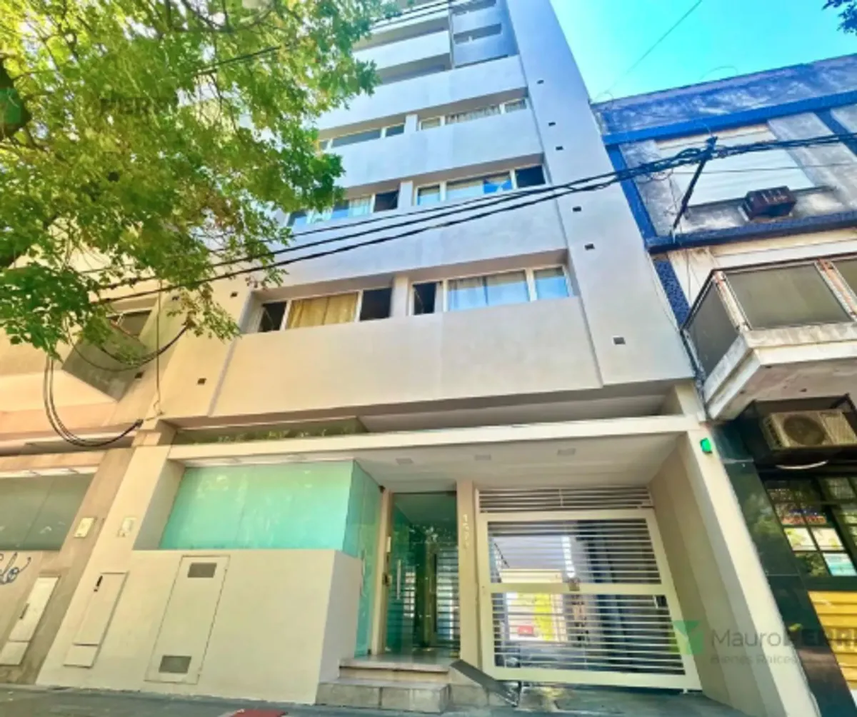 4th-floor studio with balcony