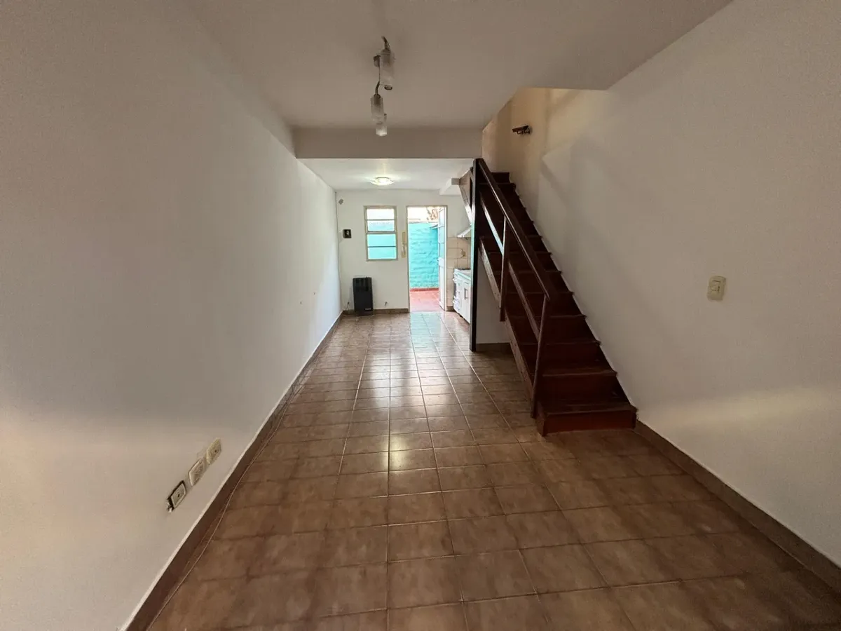 Duplex com 1 quarto e pátio