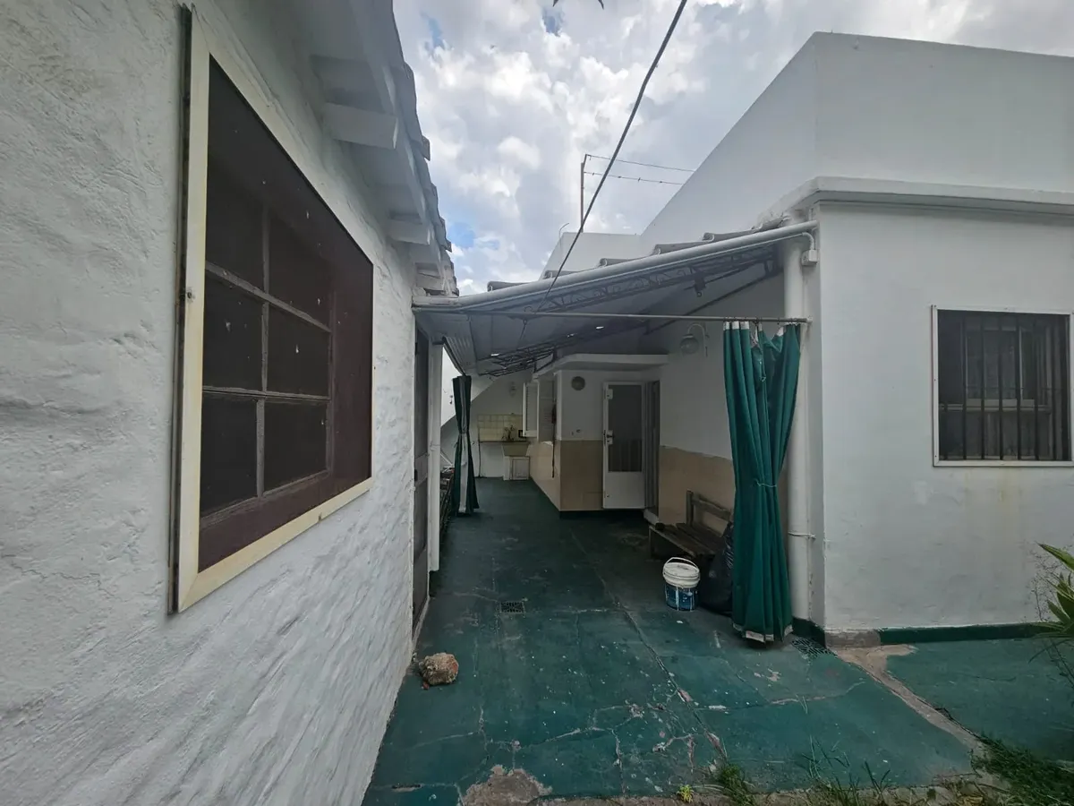 Casa De 3 Ambientes | Lanús Este | Con Patio Y Jardín