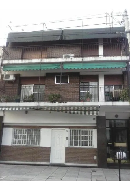 Venta 2 Amb A Metros De Av. Pavón. Venta Con Renta!