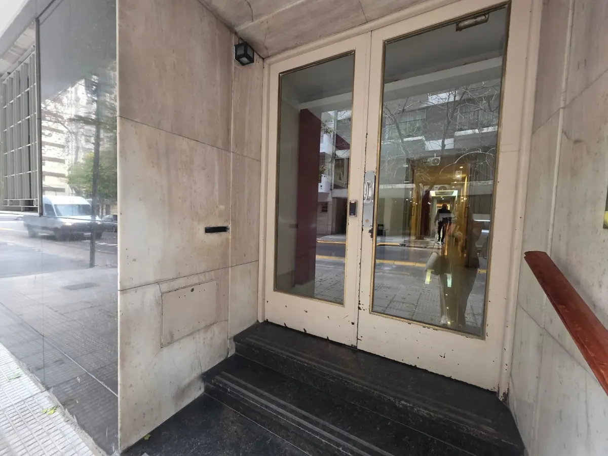 Piso 7 con balcón y parquet