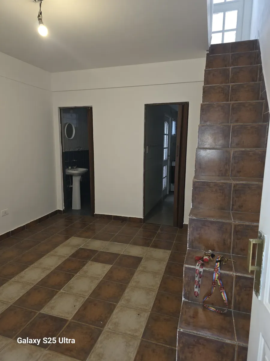 Alquiler Ph En Ciudadela. 2 Ambientes + Cocina Comedor A 4 Cuadras De Rivadavia Y A 4 Cuadras De La Estacion Del Tren Ciudadela. Se Ingresa Con 3 Meses Y Recibos De Sueldo. Abstenerse Monotributistas