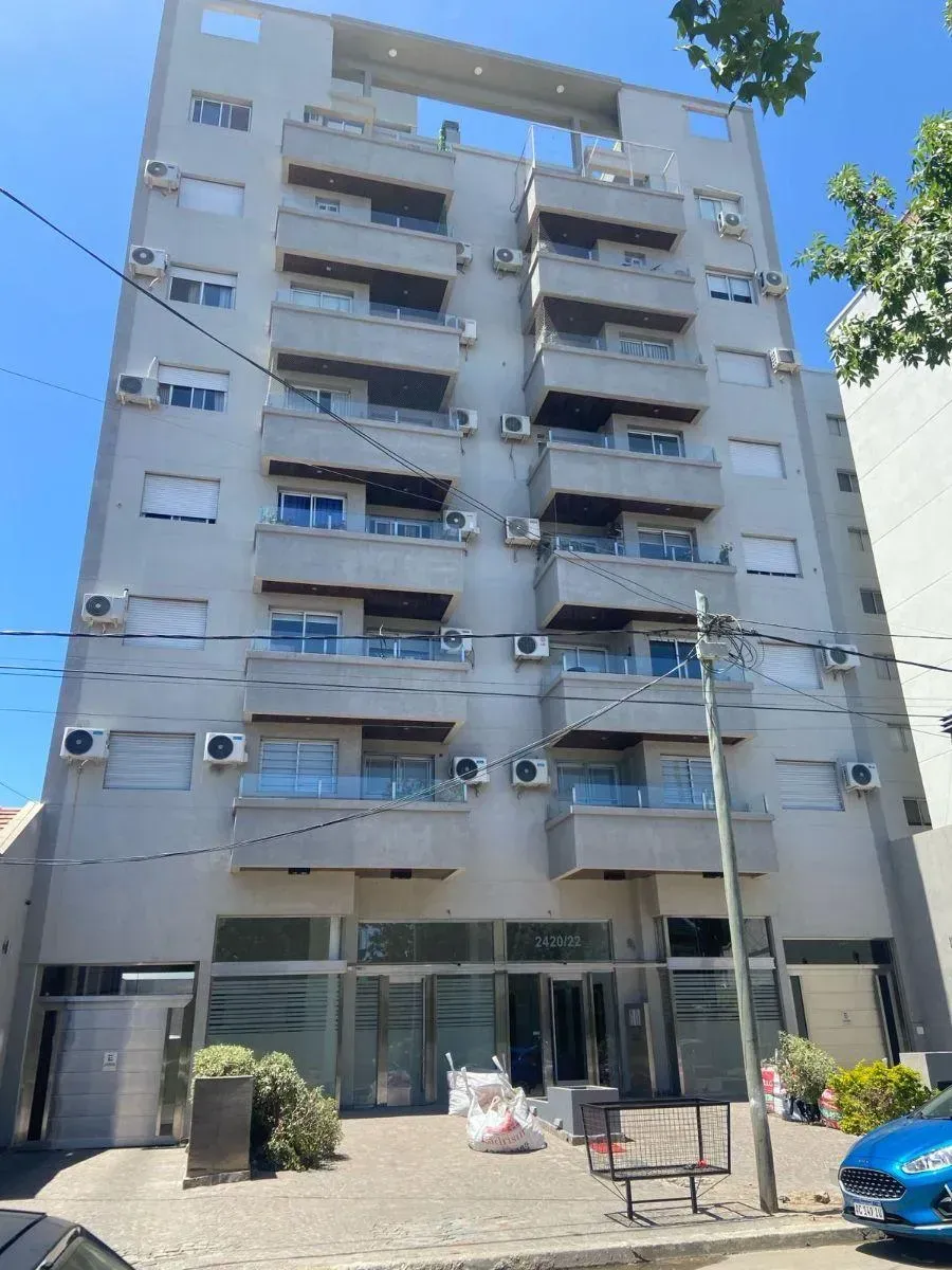 3 ambientes con cochera cubierta