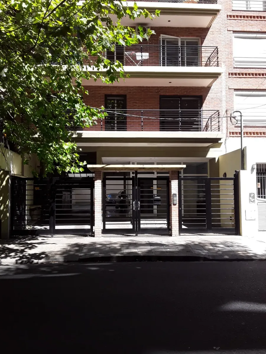 2-room unit with balcony and parking