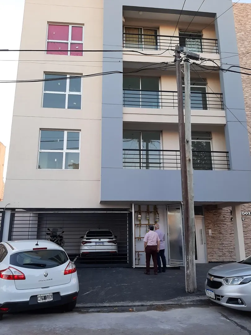 Piso 2 con balcón francés