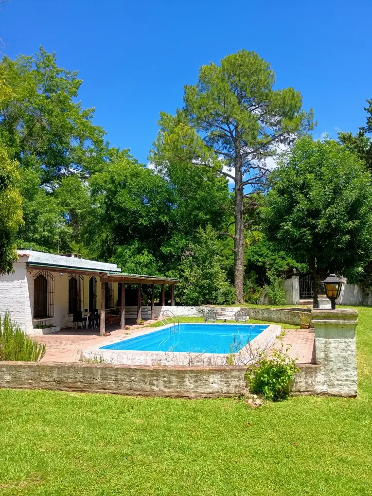 Casa de campo com piscina e quincho