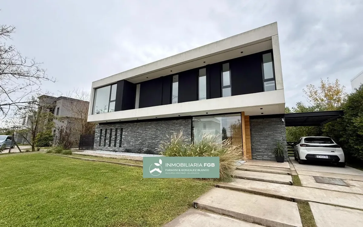 Casa Amoblada A La Laguna En Alquiler En Barrio Norte El Cantón | 3 Dormitorios | Escritorio | Playroom | 4 Baños | Cochera | Super Premium