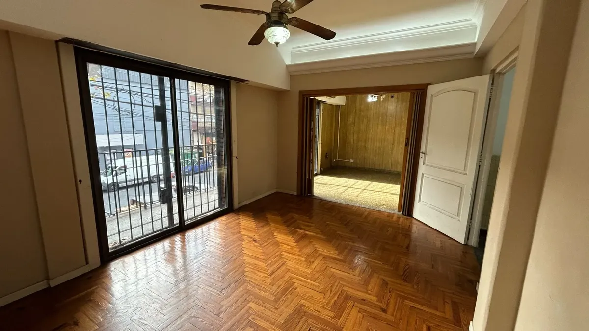 4 ambientes con balcón y terraza