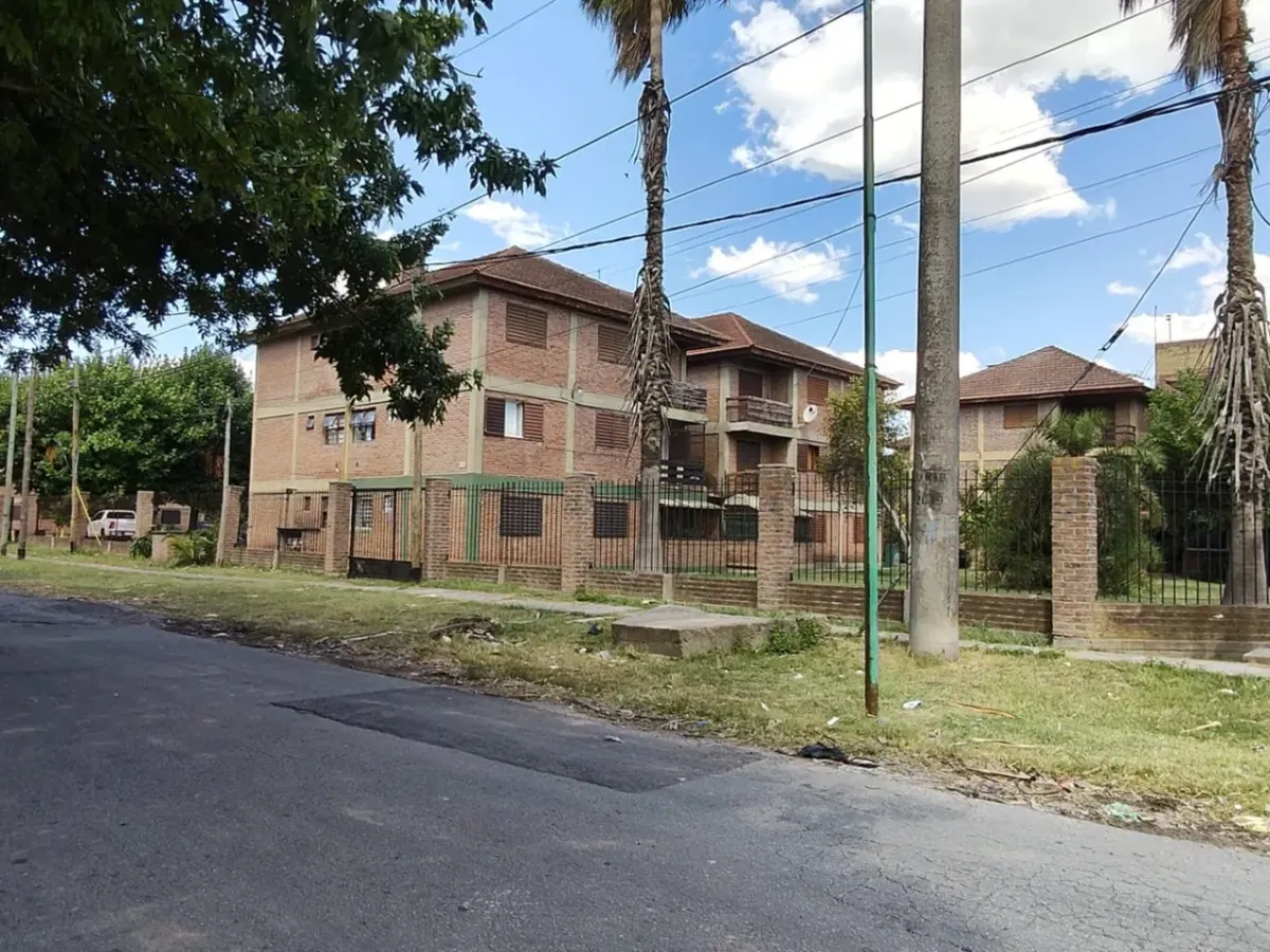 131 E/522 Y 523-depto En Alquiler De 2 Dormitorios Con Cochera