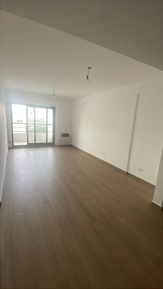 Monoambiente con balcón DVH