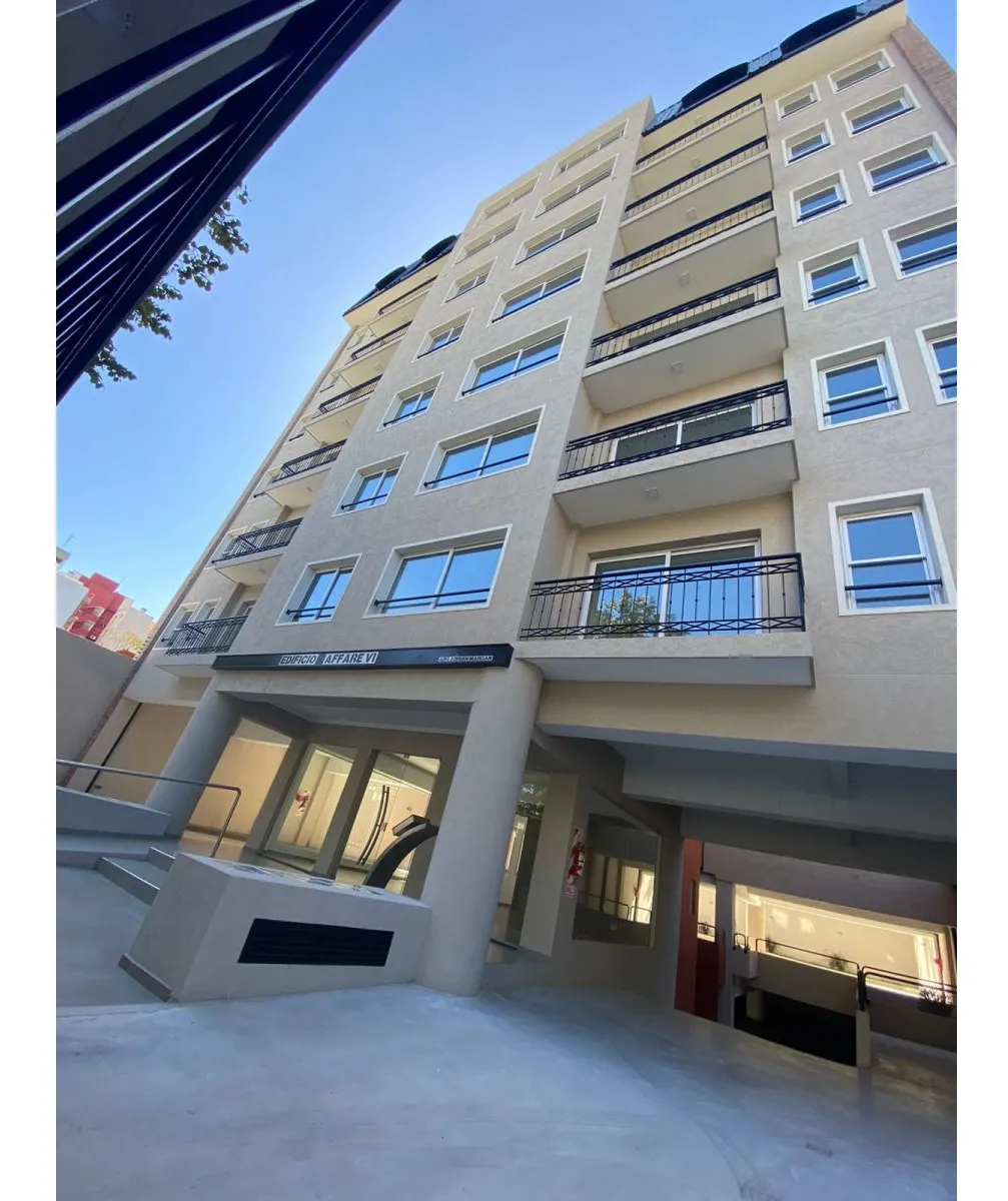 2 Ambientes En Moron + Vestidor + Incluye Cochera Cubierta