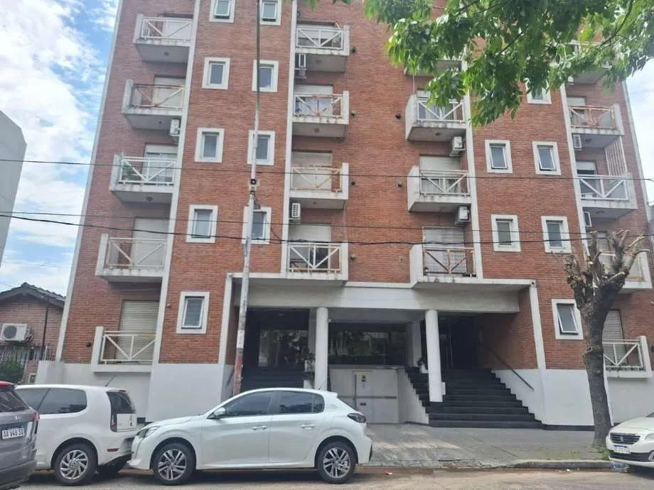 2 ambientes con cochera y balcón
