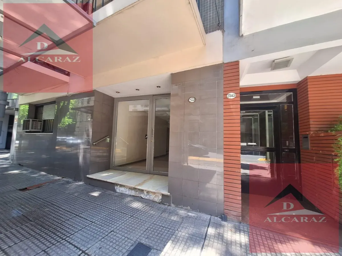 Monoambiente con balcón al frente