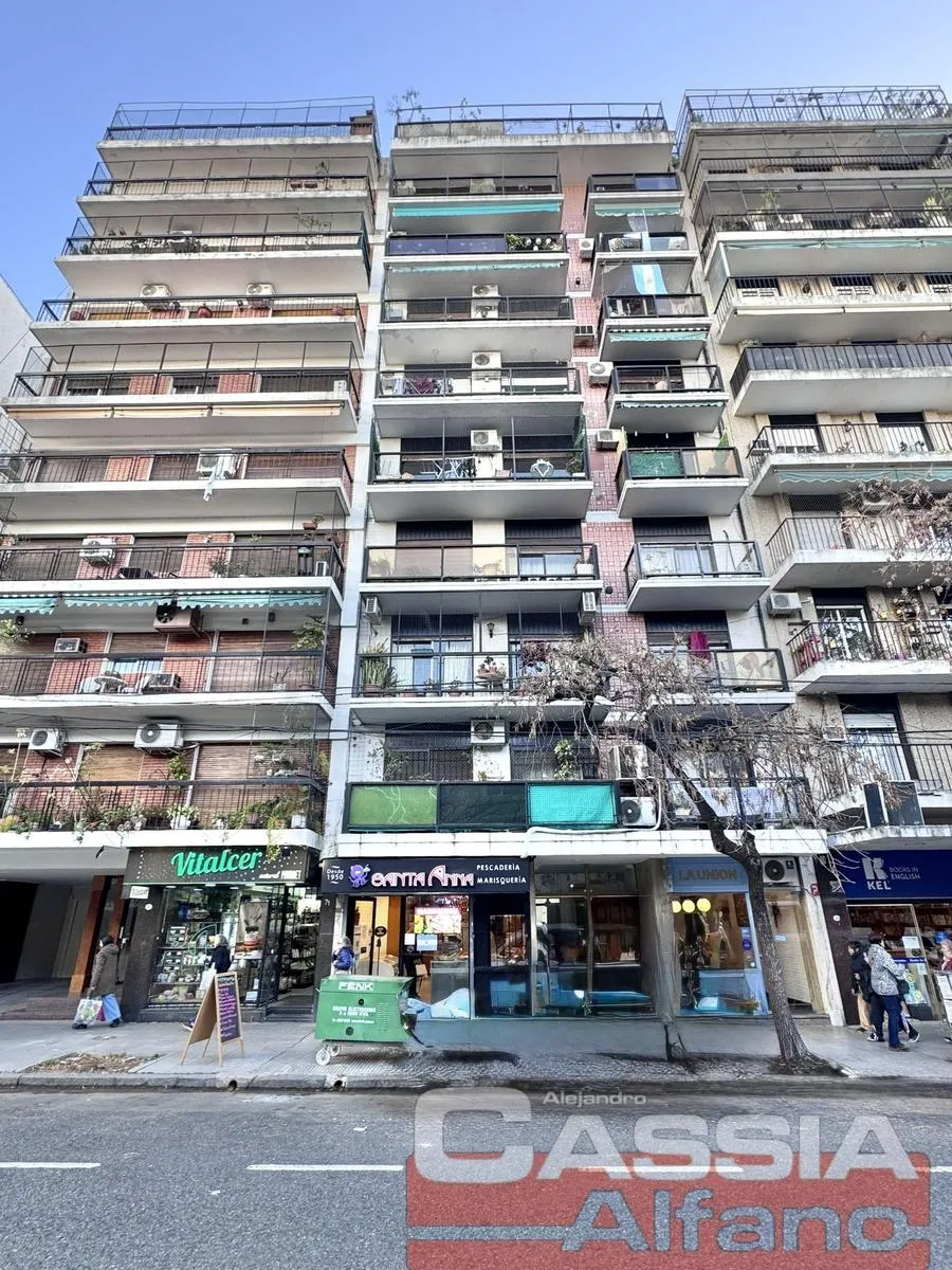 Departamento 2 Ambientes Y 1/2, Balcon Al Frente Y Entrada De Serv