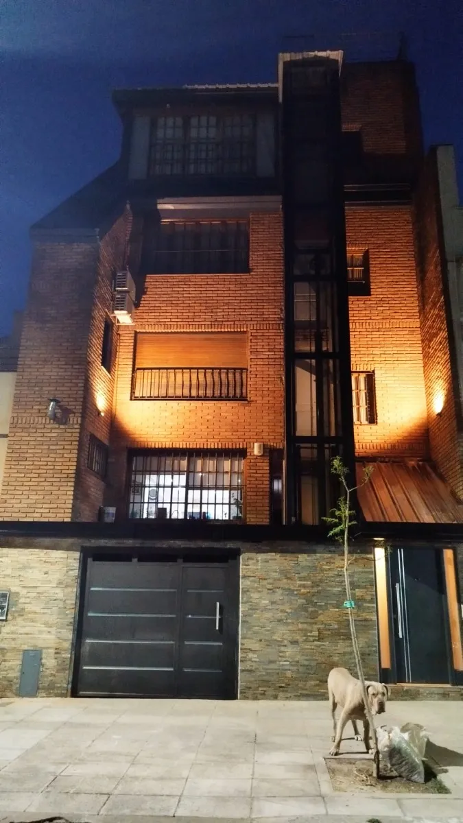 Oportunidad . Casa Amoblada, 9 Ambientes, 6 Baños, Ascensor, Garage P/4 Autos, Playroom, Gimnasio, Sauna, Hidromasajes, Bodega Cava Vinos, Jardín, Terraza Y Parrilla