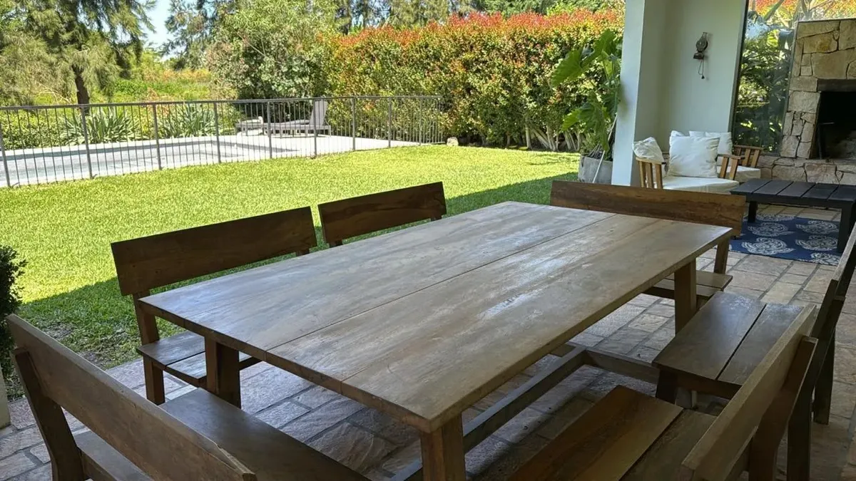 Temporary house with garden and pool