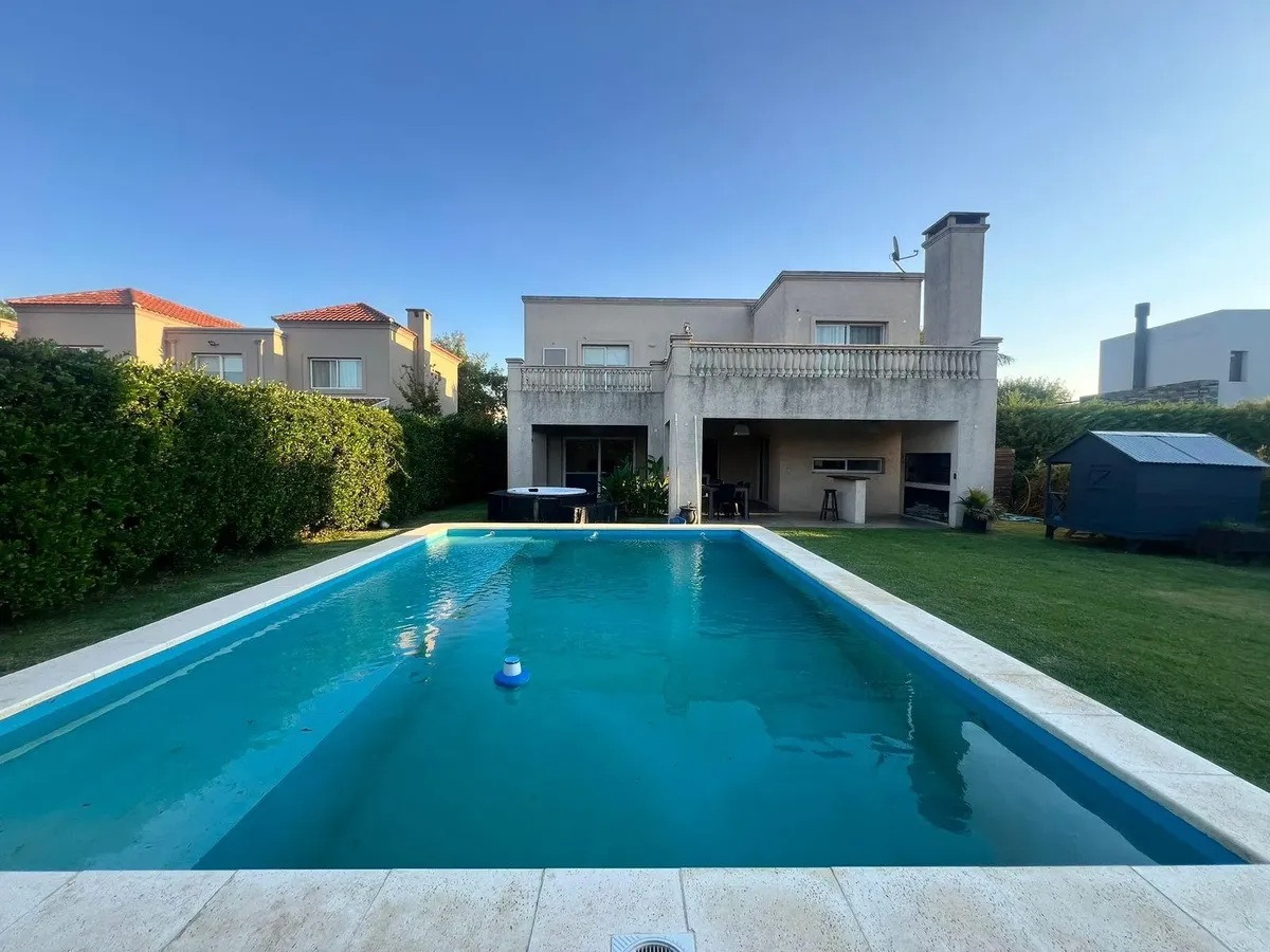 Casa com piscina e jacuzzi