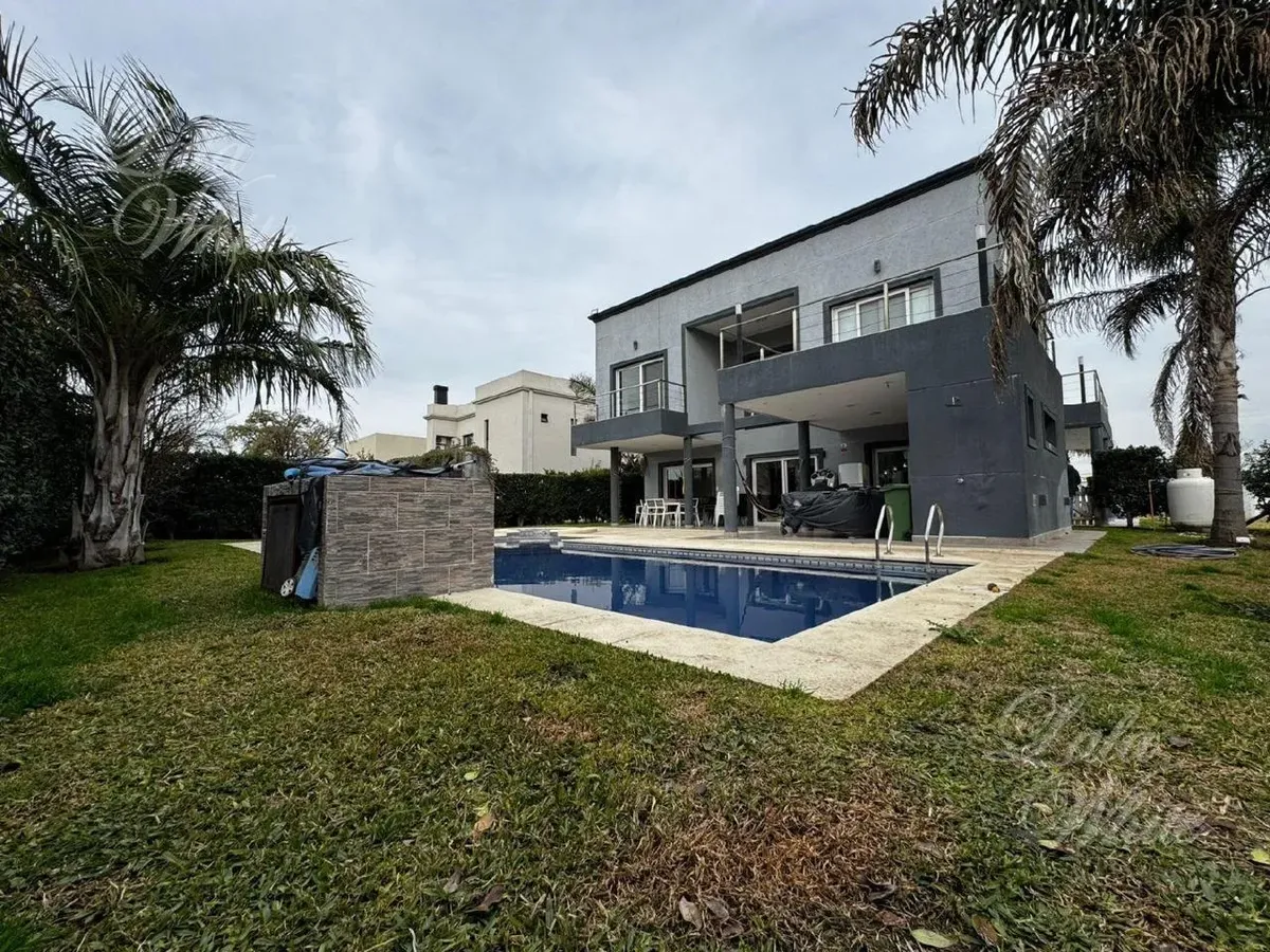 Casa 4 suites, pileta y parrilla