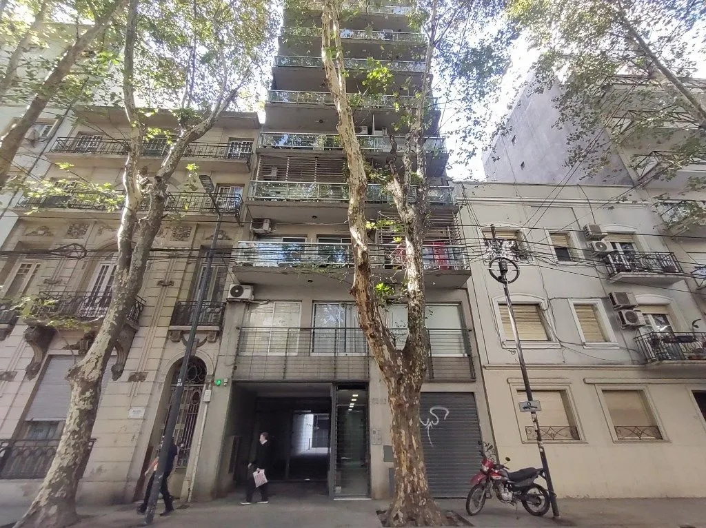 2 Ambientes En Alquiler, C/ Cochera, Apto Profesional