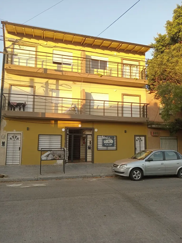 Caseros, 1 bathroom, no parking