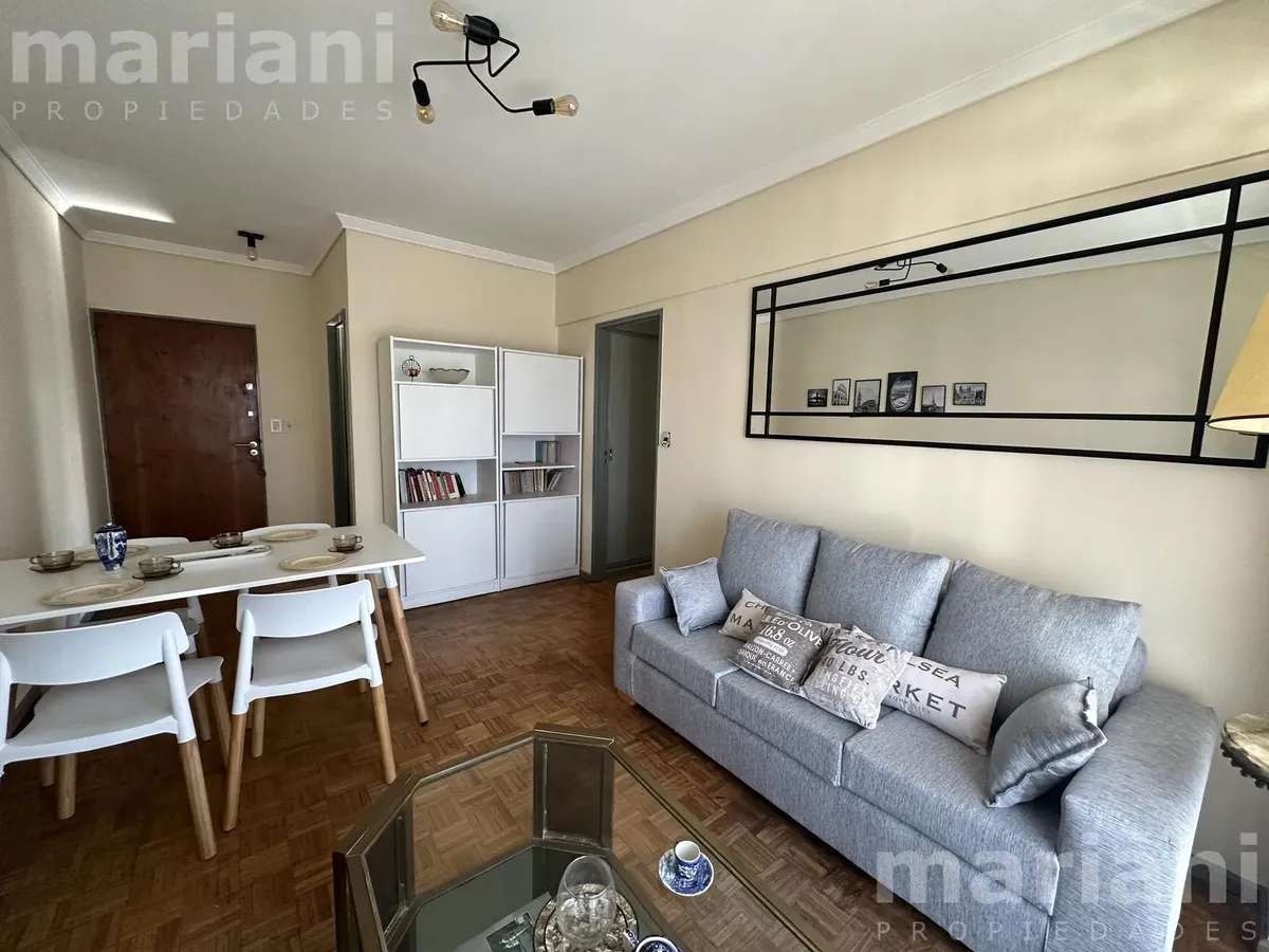 3 ambientes con balcón amoblado