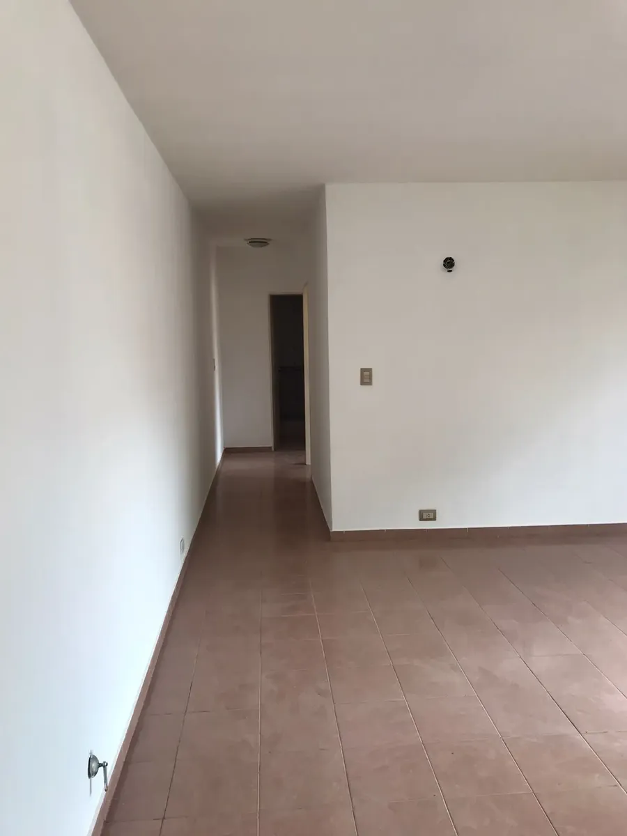 Alquiler. Departamento 3 Ambientes, A La Calle. Chilavert Al 5600. Villa Lugano