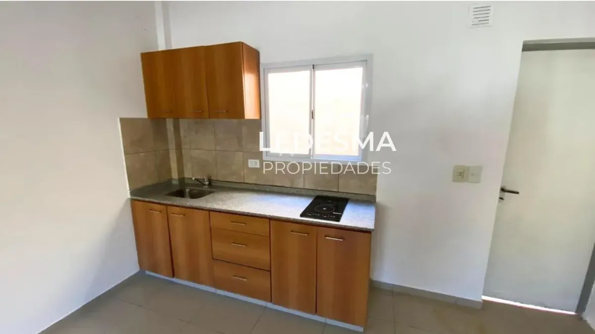 Alquiler Monoambiente Con Patio Y Cochera