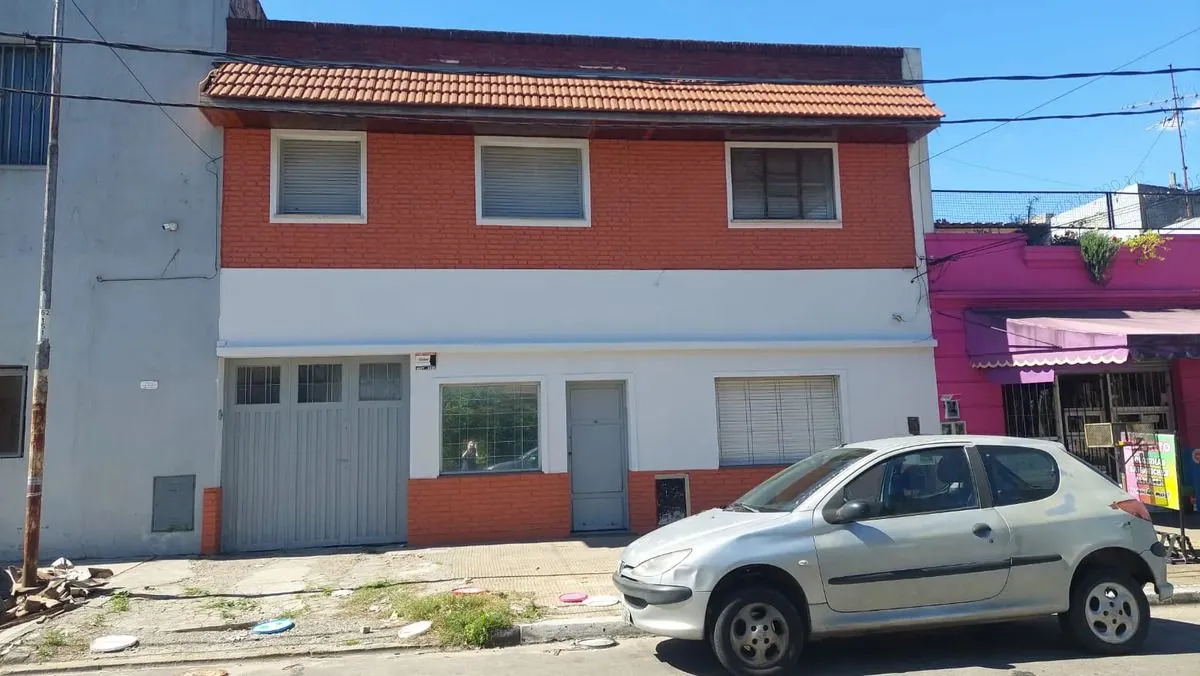 Casa + Galpón + Cochera En Alquiler En San Justo