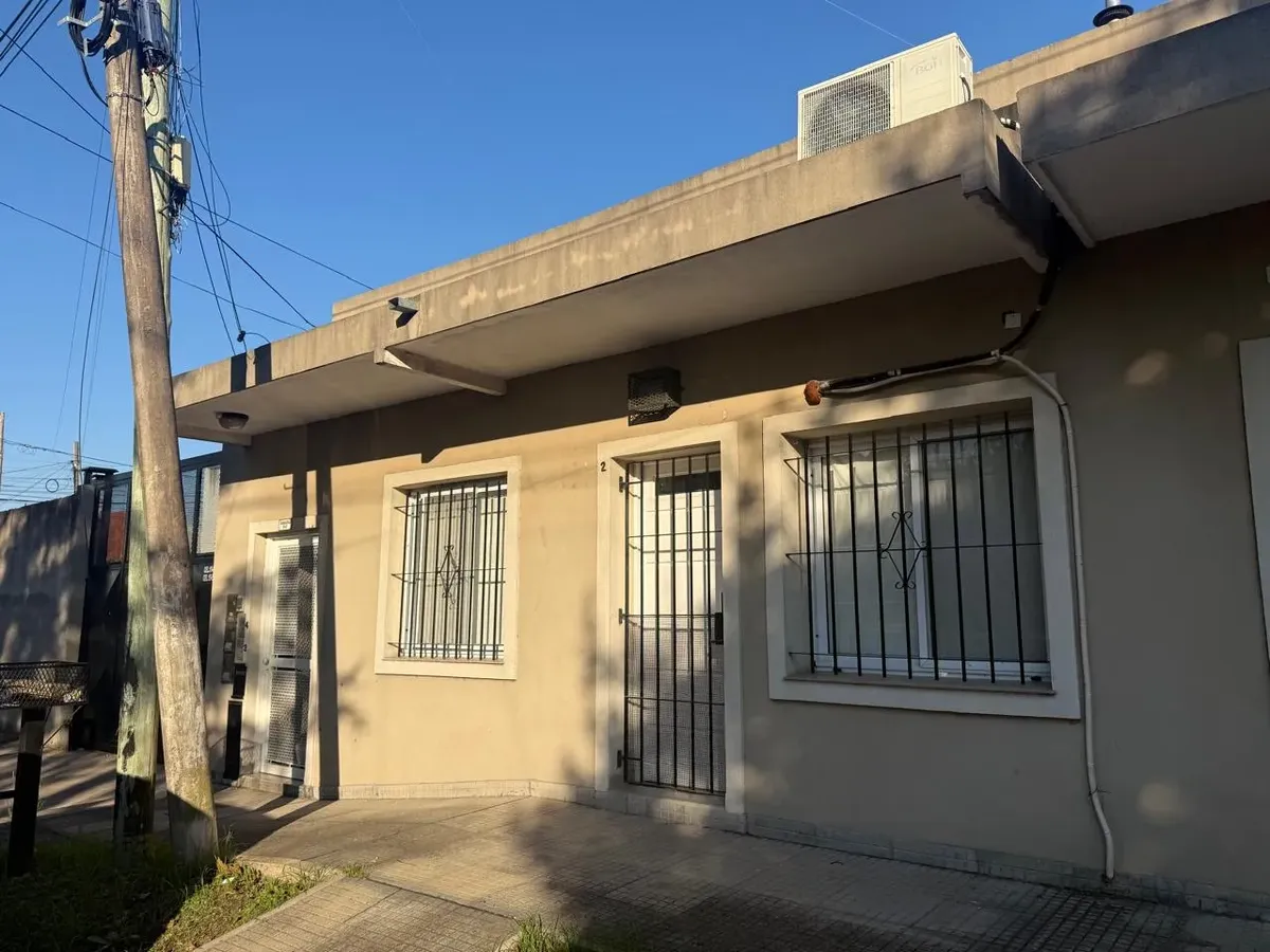 Exelente Departamento 2 Amb Con Patio Muy Luminoso Y Cómodo Opcional Cochera