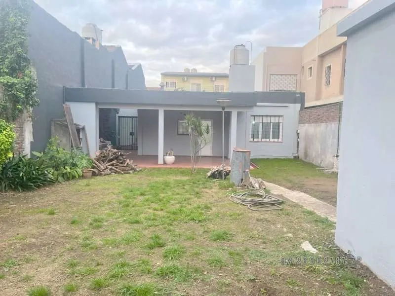 Casa térrea com jardim