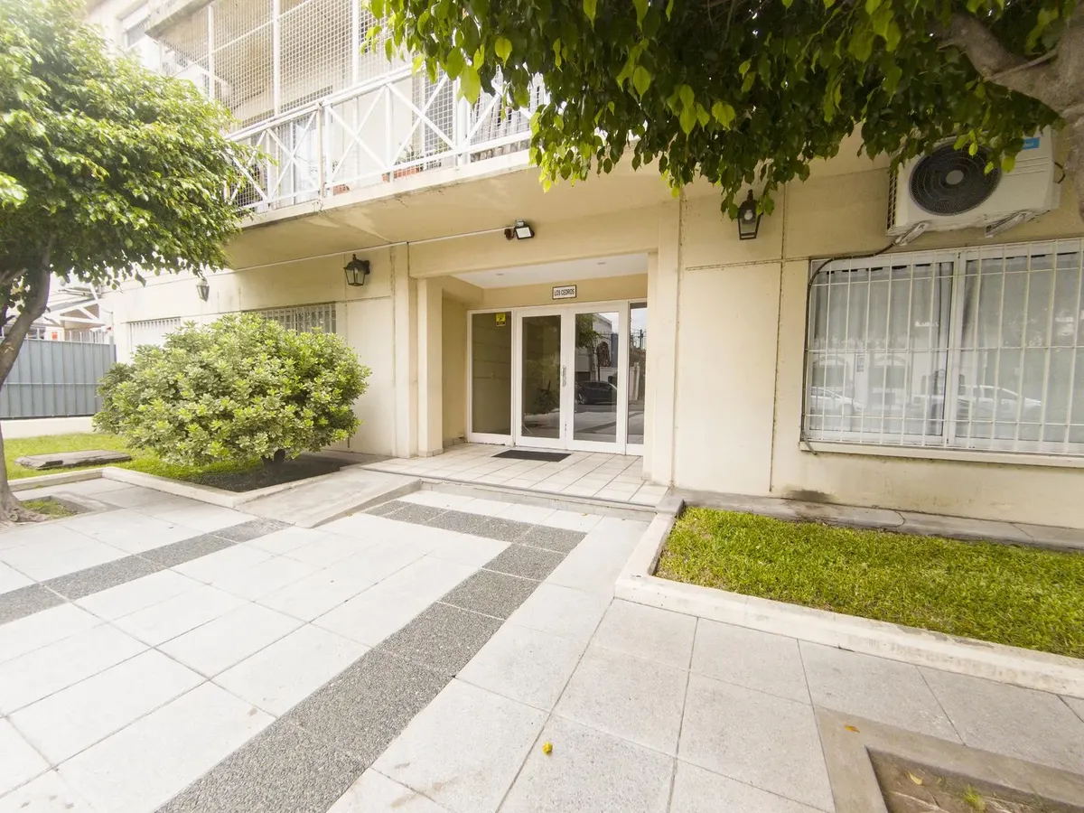 Departamento 3 Amb Con Balcón En Versalles (irigoyen Al 2200)