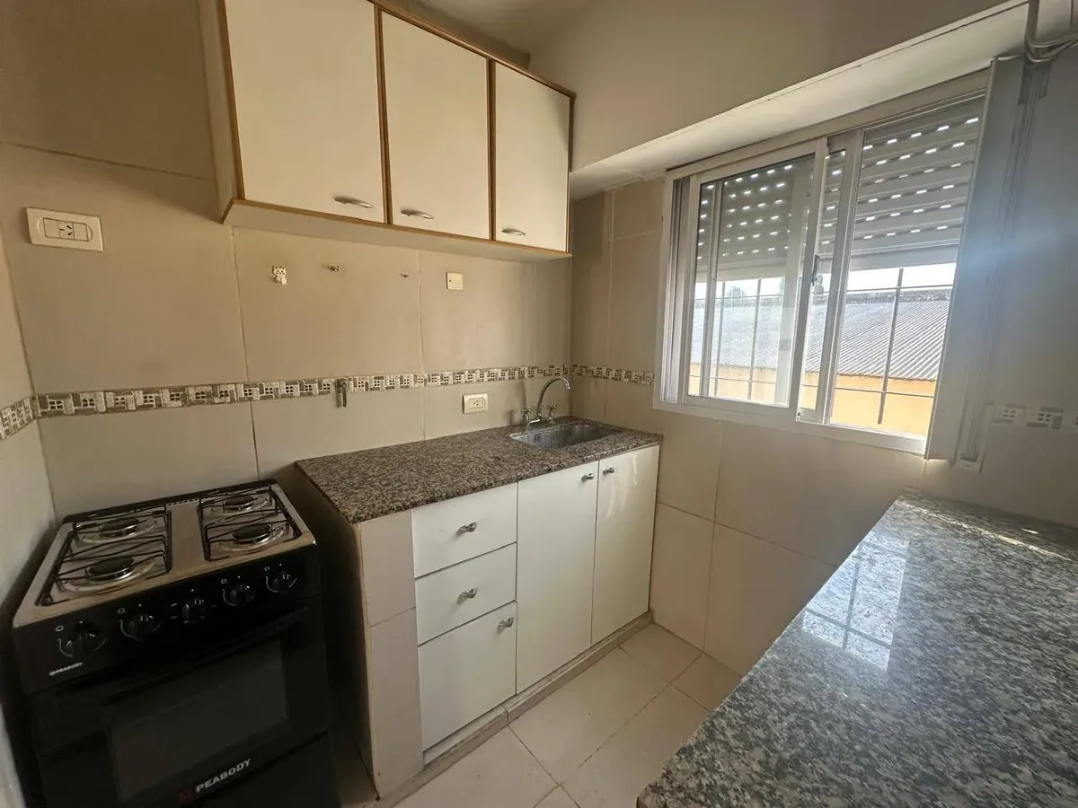 2 dormitorios, cocina equipada