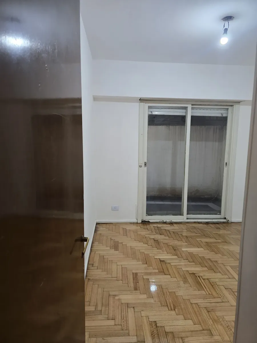4 rooms street-facing